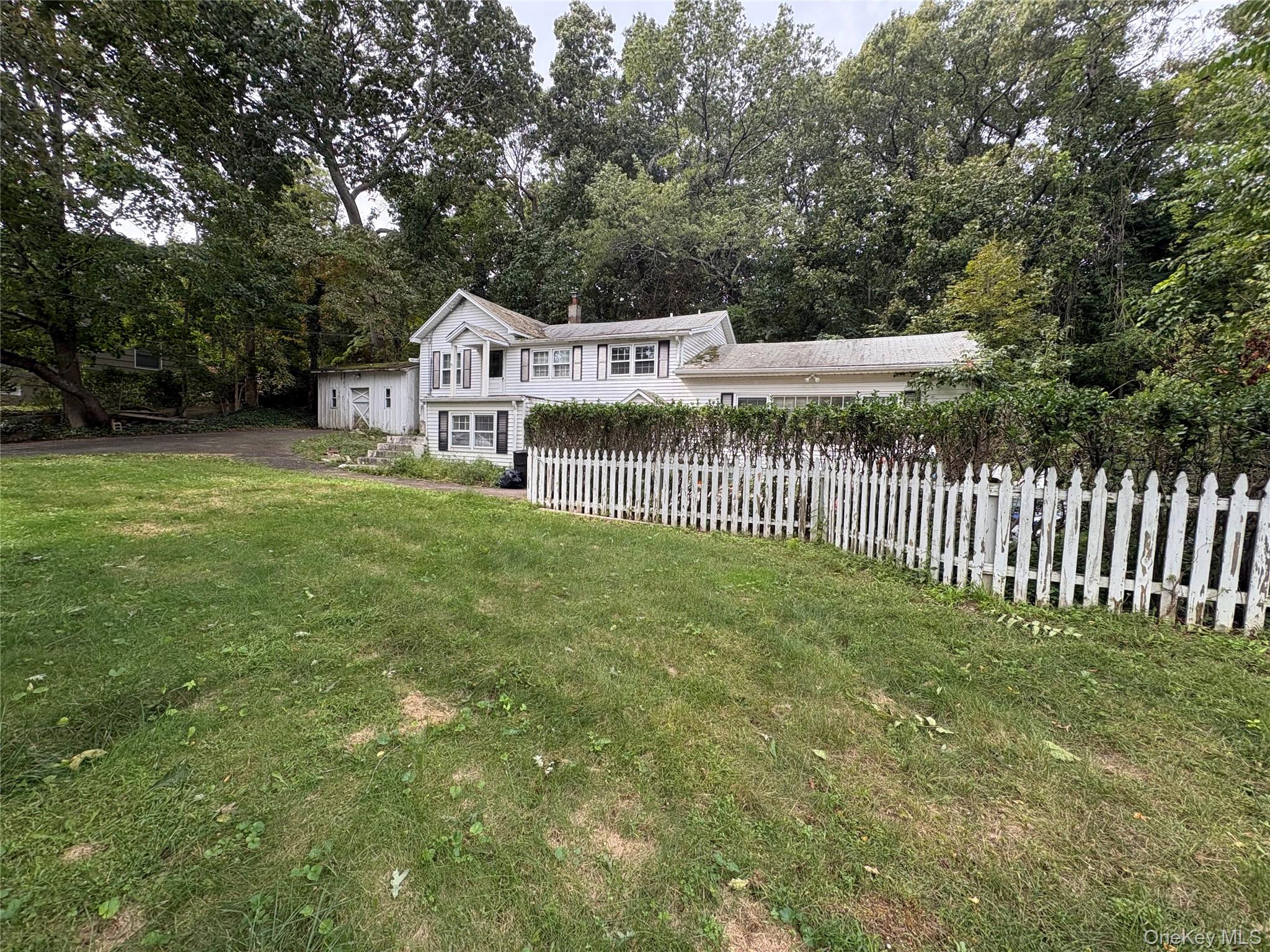27 Shady Ln, Huntington, NY 11743 photo