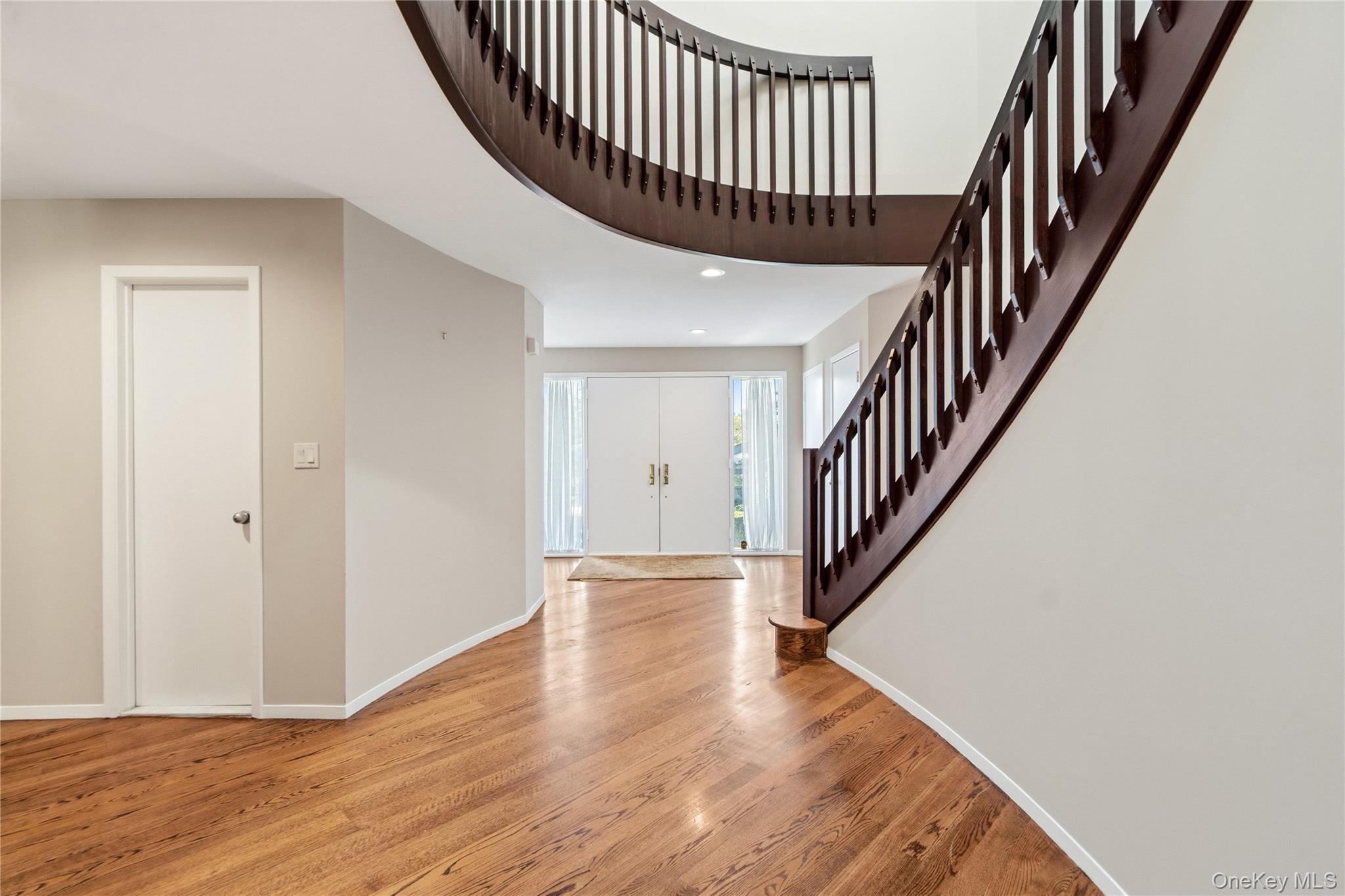 72 Eagle Chase, Woodbury, NY 11797 photo