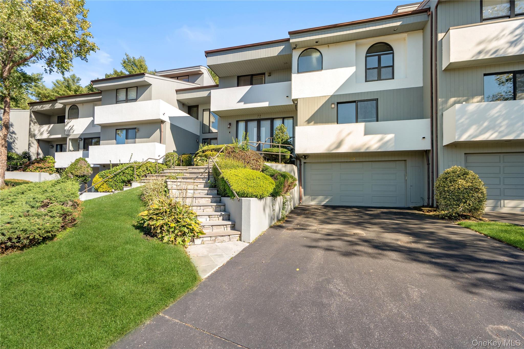 72 Eagle Chase, Woodbury, NY 11797 photo
