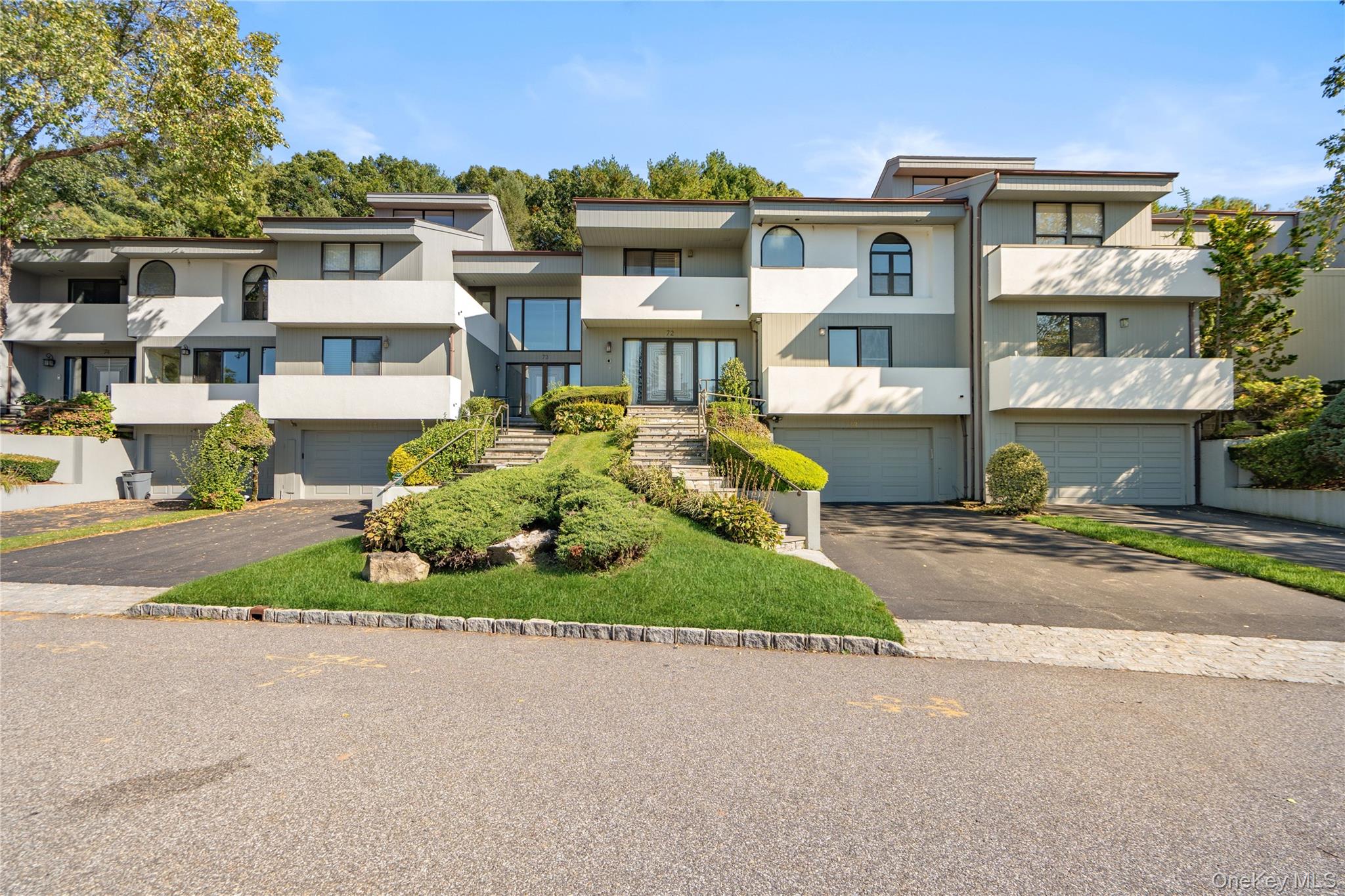 72 Eagle Chase, Woodbury, NY 11797 photo