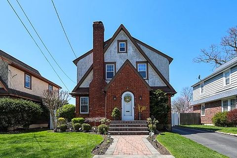 Single Family Residence in Baldwin NY 1642 Wales Avenue.jpg