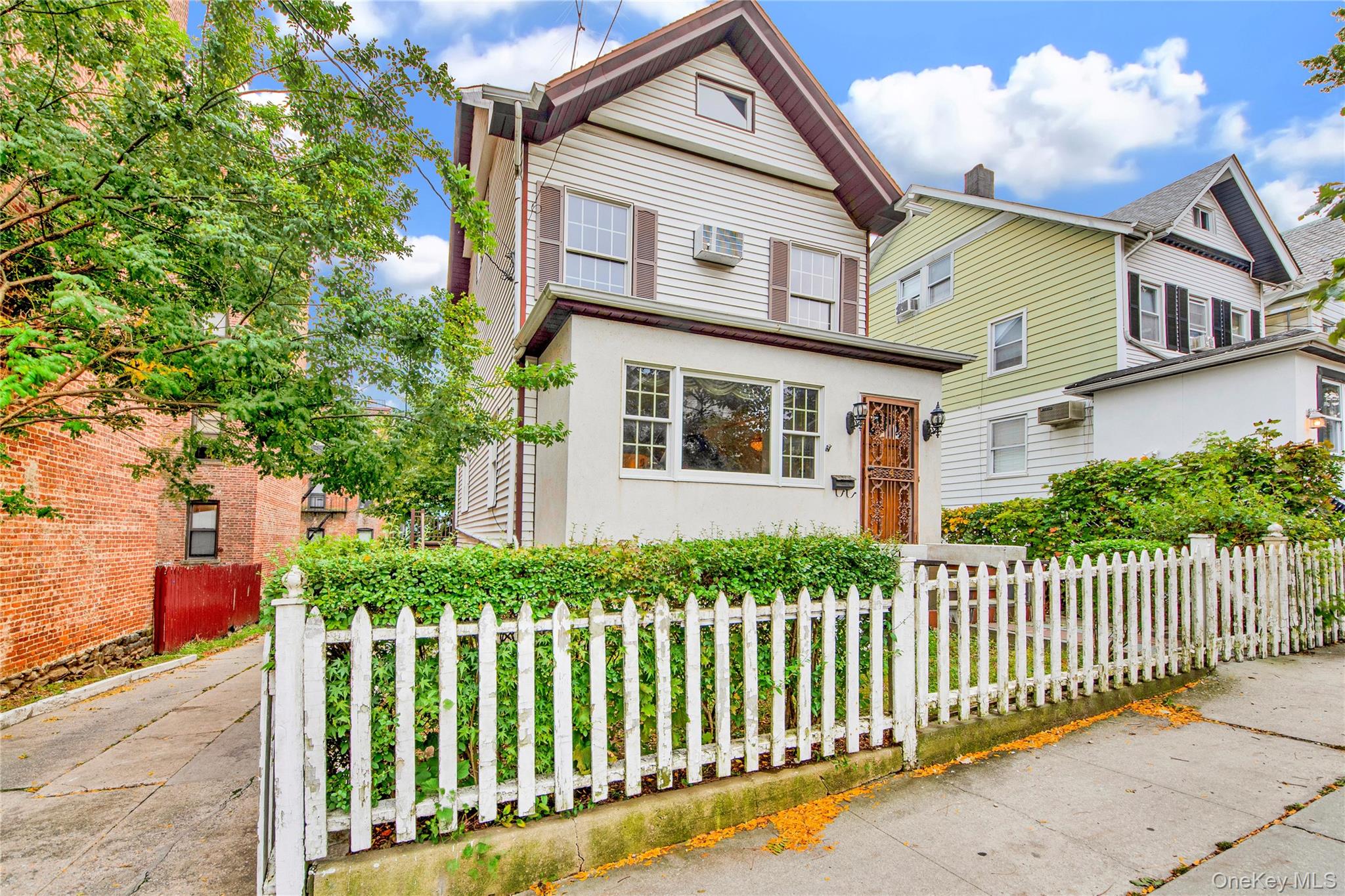 242 237th St, Bronx, NY 10470