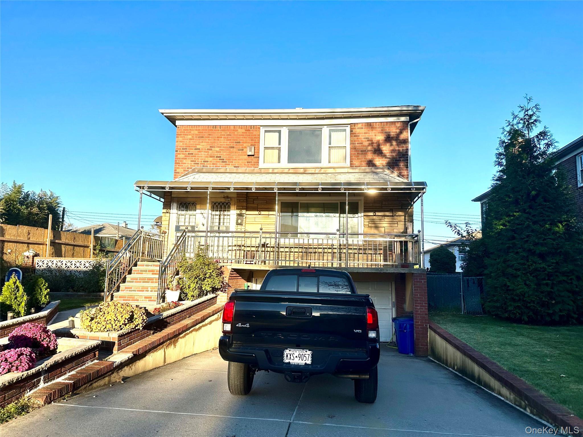 5835 229th St, Oakland Gardens, NY 11364