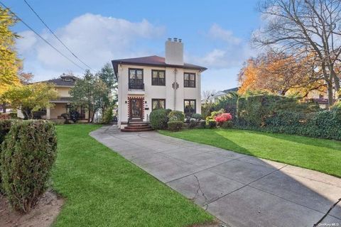 Single Family Residence in Floral Park NY 56 Floral Parkway.jpg