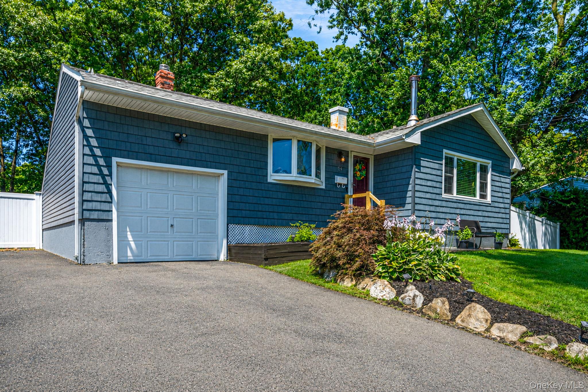 14 Antler Ln, South Setauket, NY 11720 photo