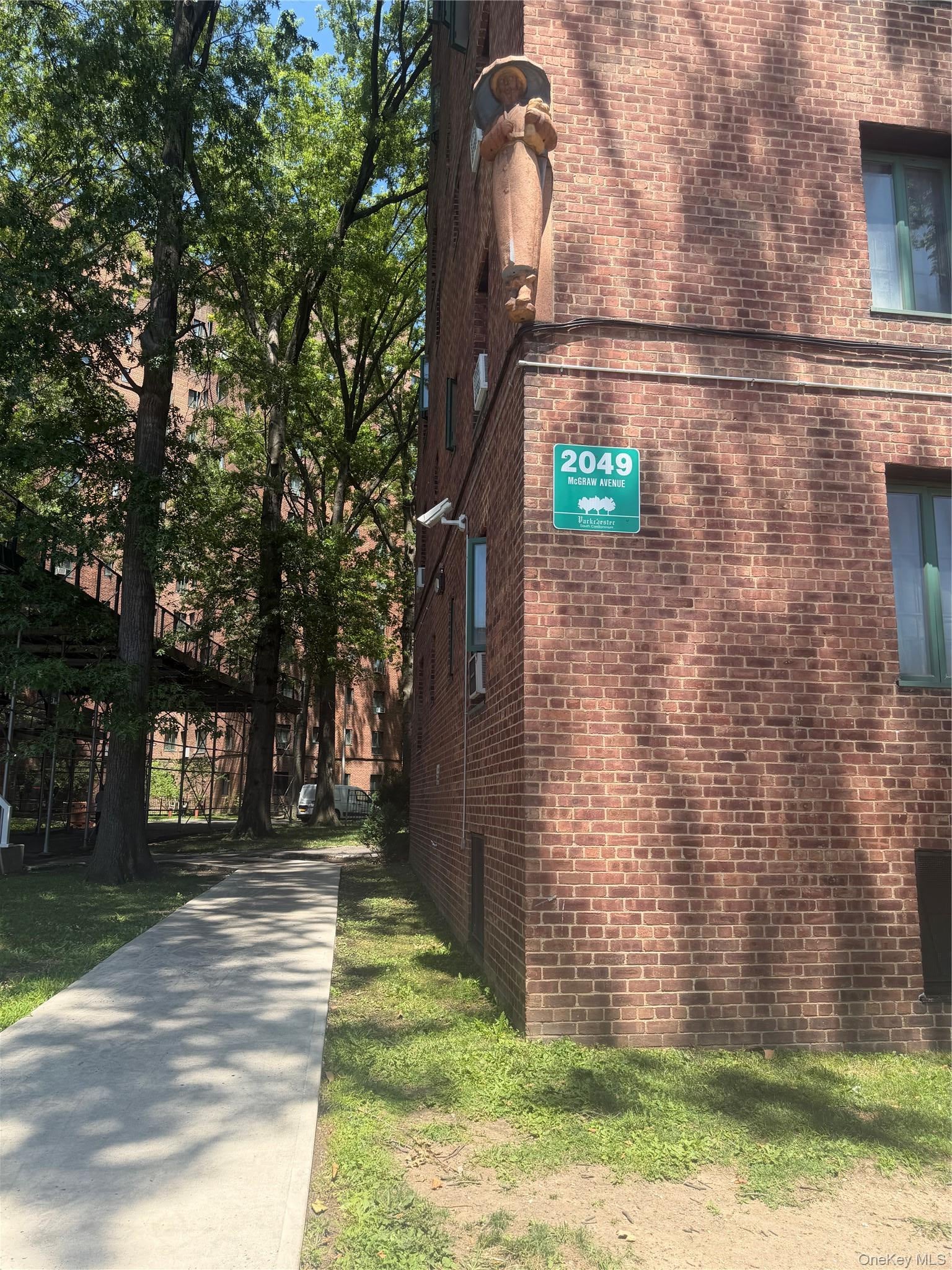2049 Mcgraw Ave, Bronx, NY 10462