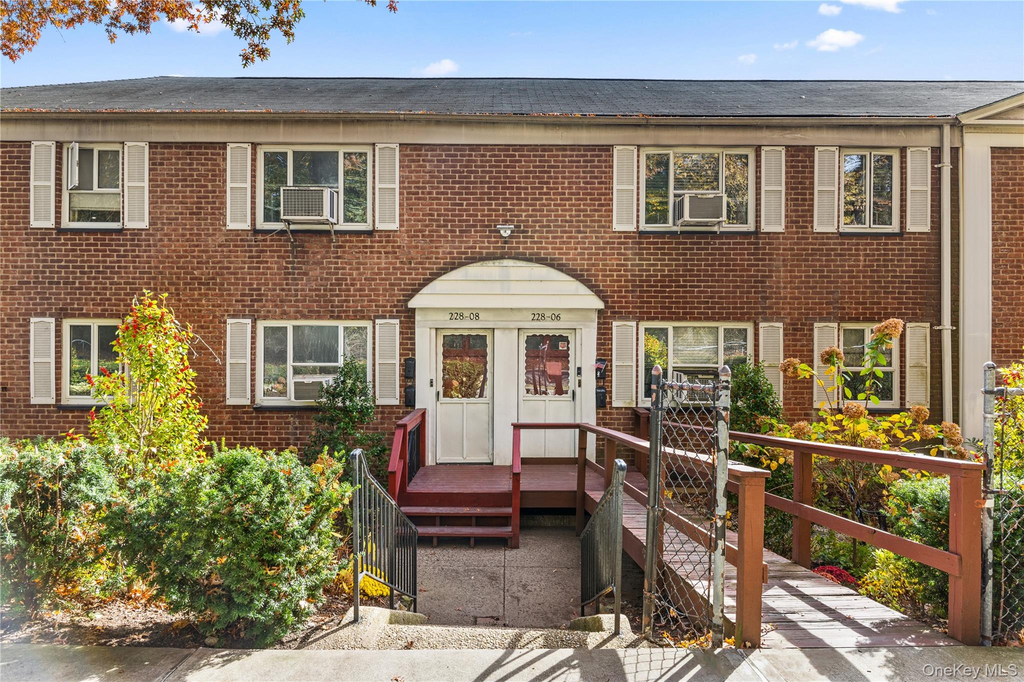 228 8 Stronghurst Ave, Queens Village, NY 11427