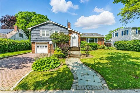 Single Family Residence in Lido Beach NY 189 Blackheath Road.jpg