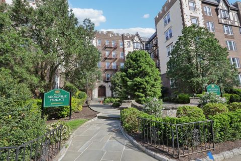 Stock Cooperative in Bronxville NY 1470 Midland Avenue #3O.jpg
