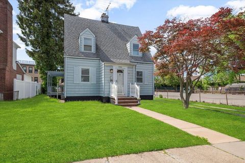 Single Family Residence in Baldwin NY 2386 Gale Avenue.jpg