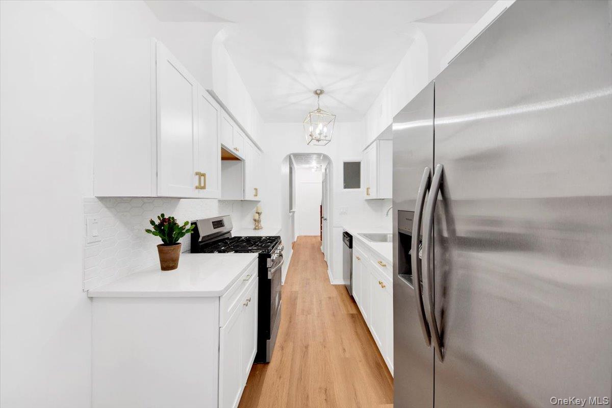 1241 Arnow Ave, Bronx, NY 10469 photo