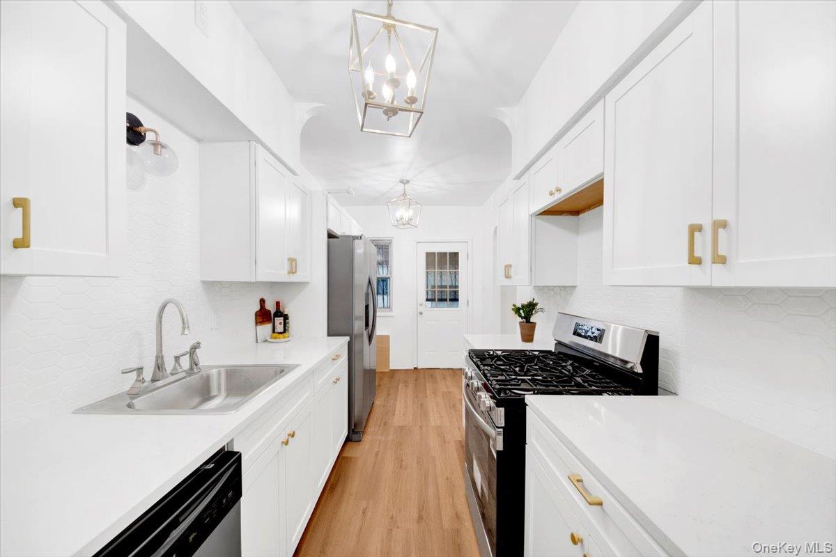 1241 Arnow Ave, Bronx, NY 10469 photo