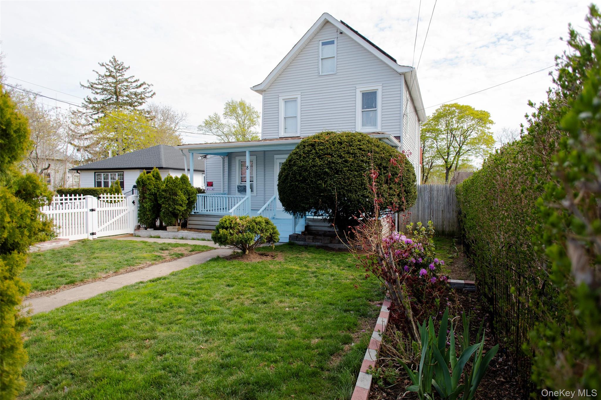 8 Brightside Ave, Central Islip, NY 11722 photo