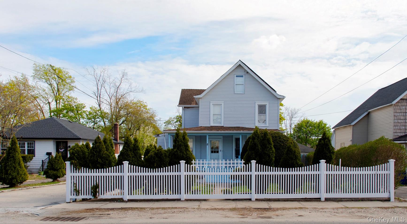 8 Brightside Ave, Central Islip, NY 11722