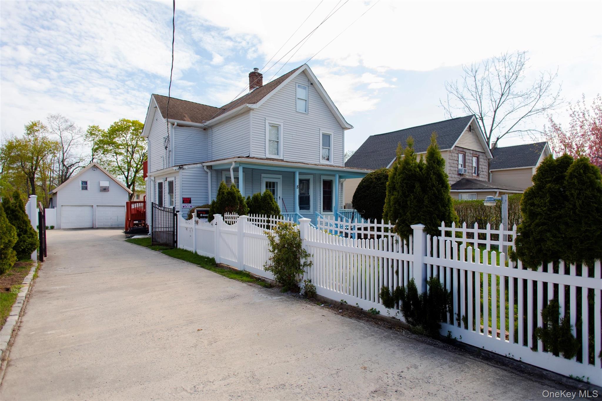 8 Brightside Ave, Central Islip, NY 11722 photo