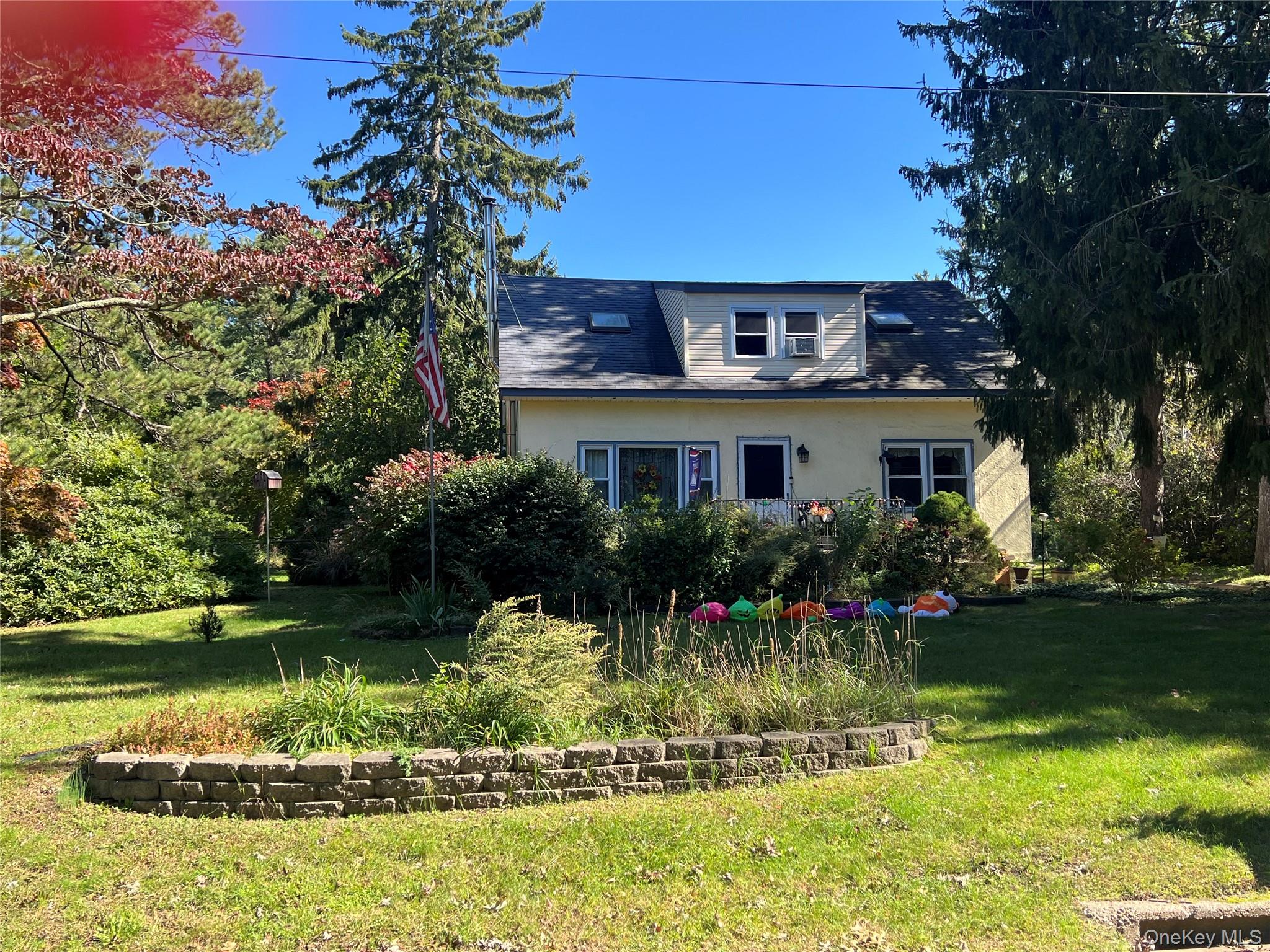 207 Mount Vernon Ave, Medford, NY 11763