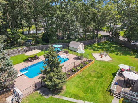 Single Family Residence in Smithtown NY 11 Dillmont Drive 5.jpg