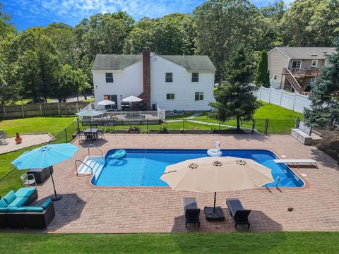 Single Family Residence in Smithtown NY 11 Dillmont Drive 6.jpg
