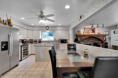 Single Family Residence in Smithtown NY 11 Dillmont Drive 22.jpg