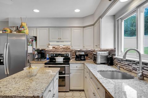 Single Family Residence in Smithtown NY 11 Dillmont Drive 27.jpg