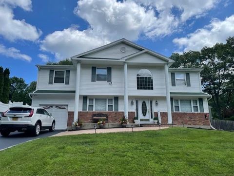 Single Family Residence in Smithtown NY 11 Dillmont Drive.jpg