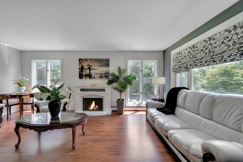 Single Family Residence in Smithtown NY 11 Dillmont Drive 17.jpg