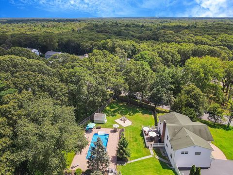 Single Family Residence in Smithtown NY 11 Dillmont Drive 4.jpg