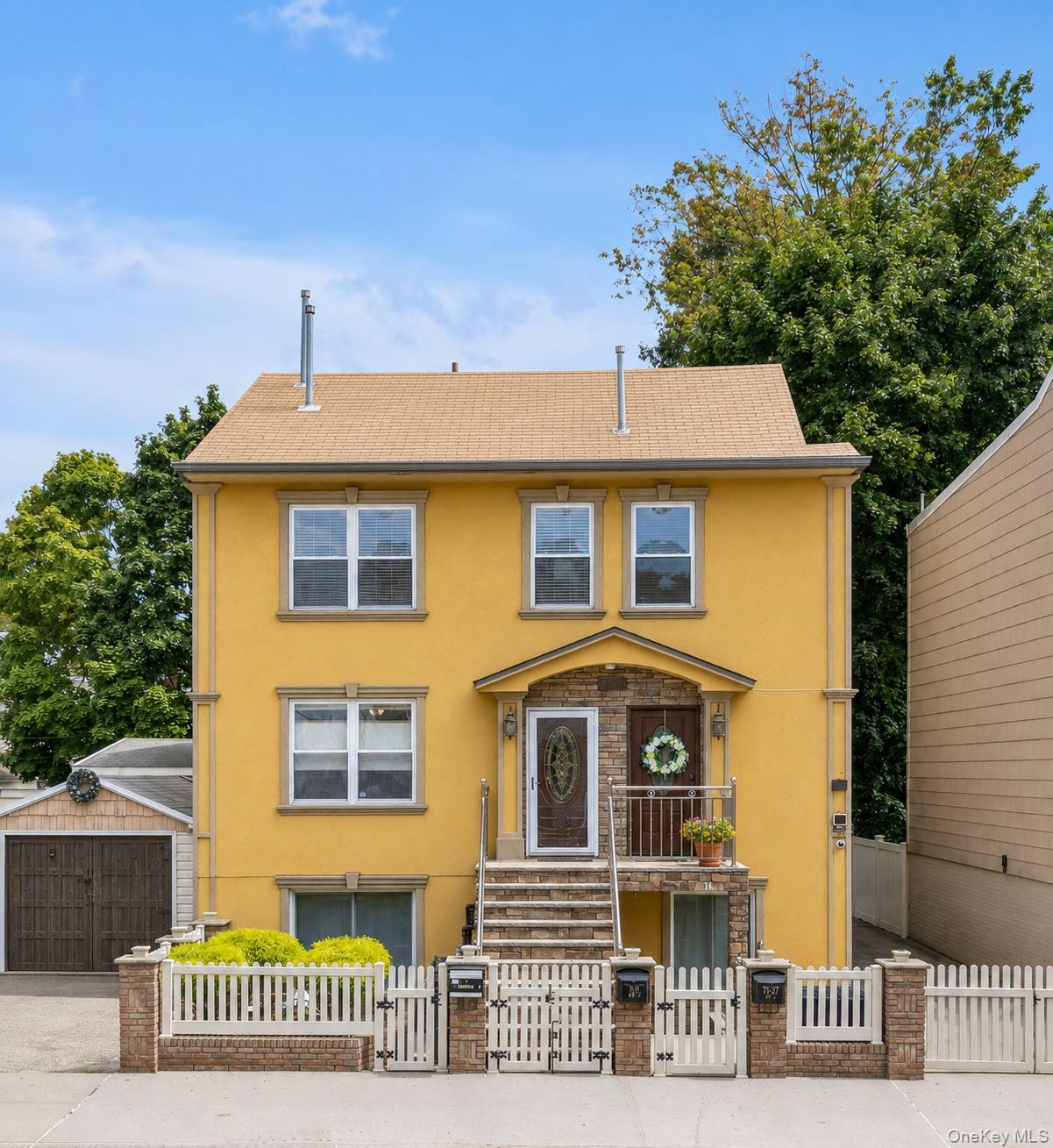 7137 70th St, Glendale, NY 11385