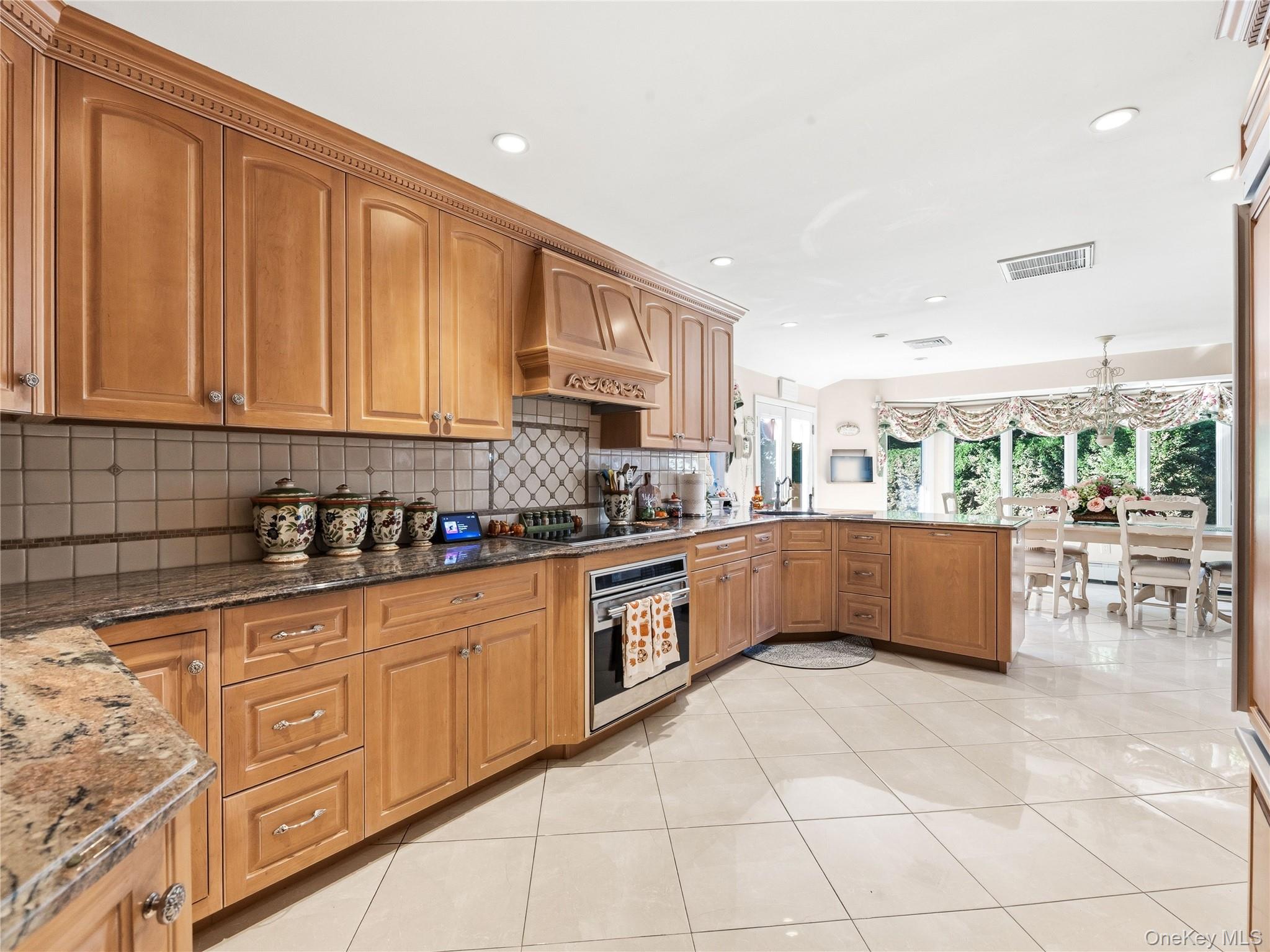 5 Major Ct, Rockville Centre, NY 11570 photo