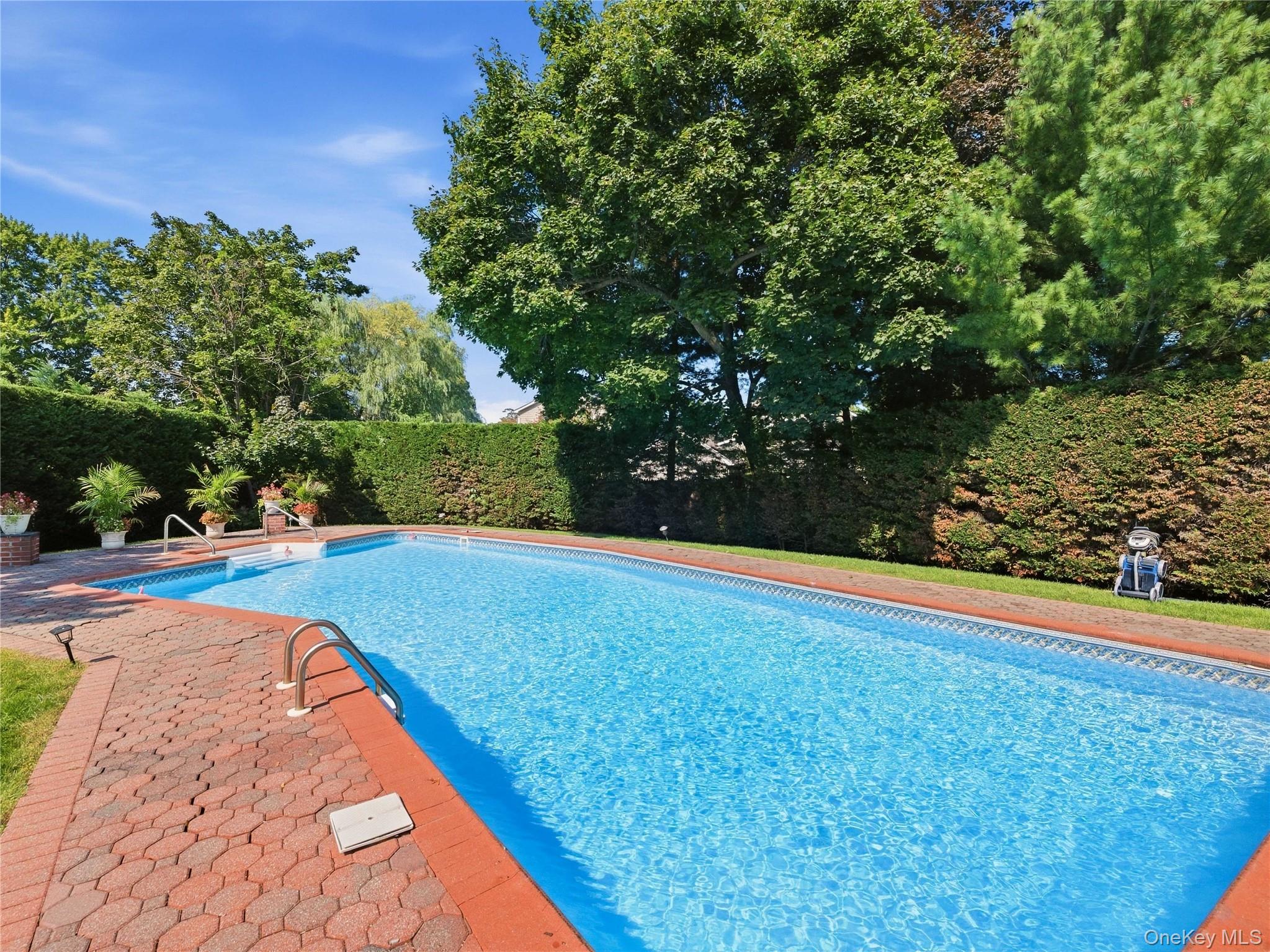 5 Major Ct, Rockville Centre, NY 11570 photo
