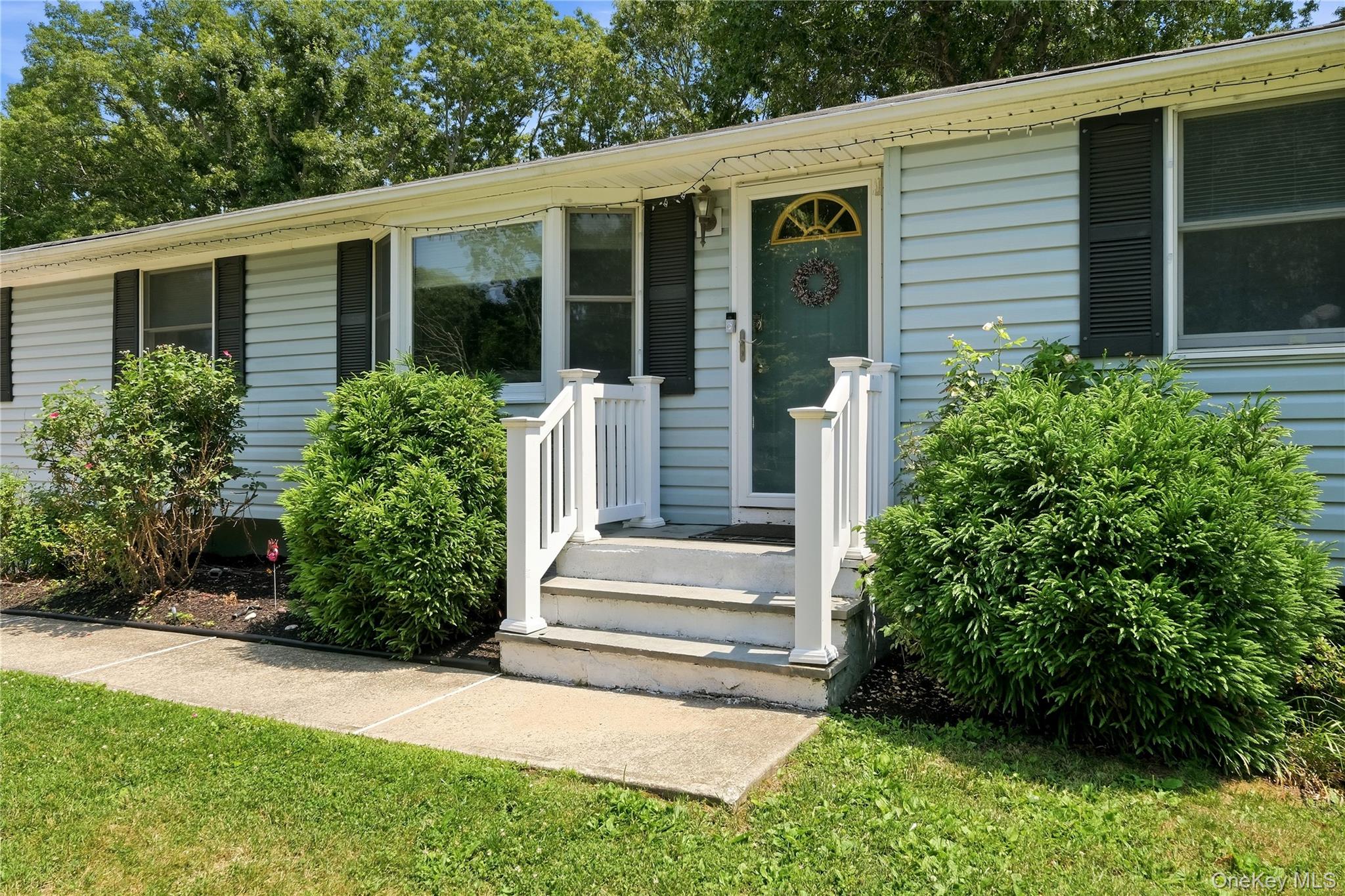 3 Herd Ln, East Setauket, NY 11733 photo