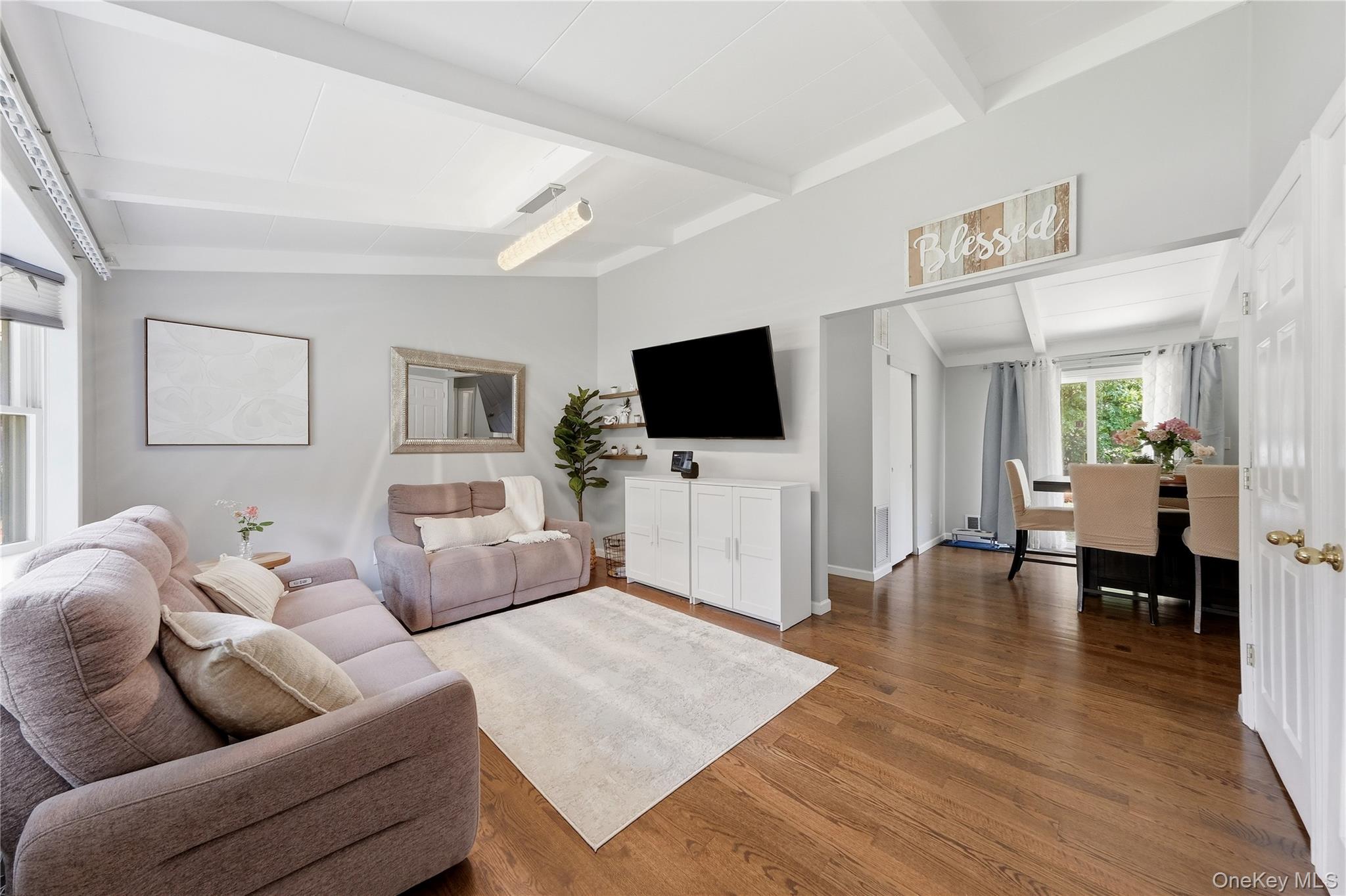 3 Herd Ln, East Setauket, NY 11733 photo