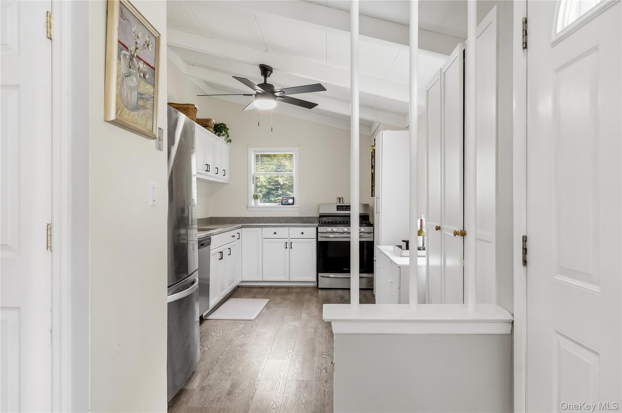 3 Herd Ln, East Setauket, NY 11733 photo