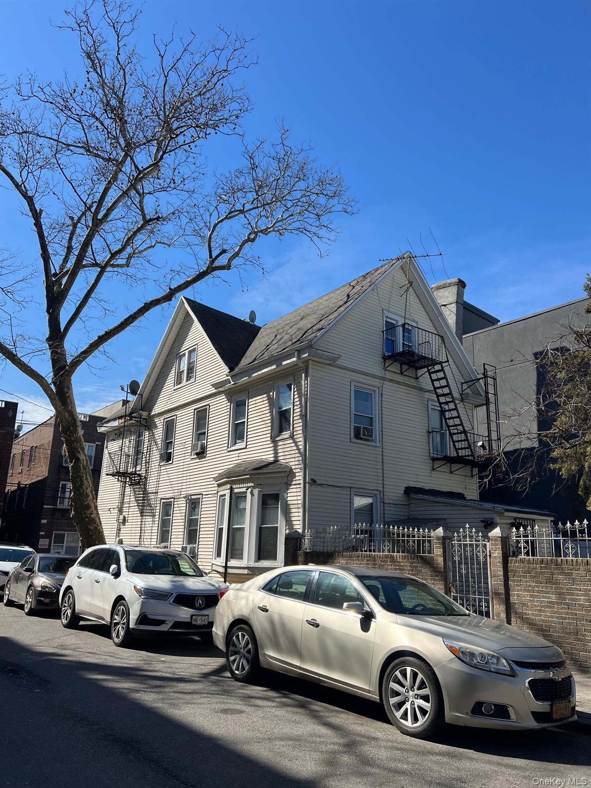 37 21 104th St, Corona, NY 11368 photo