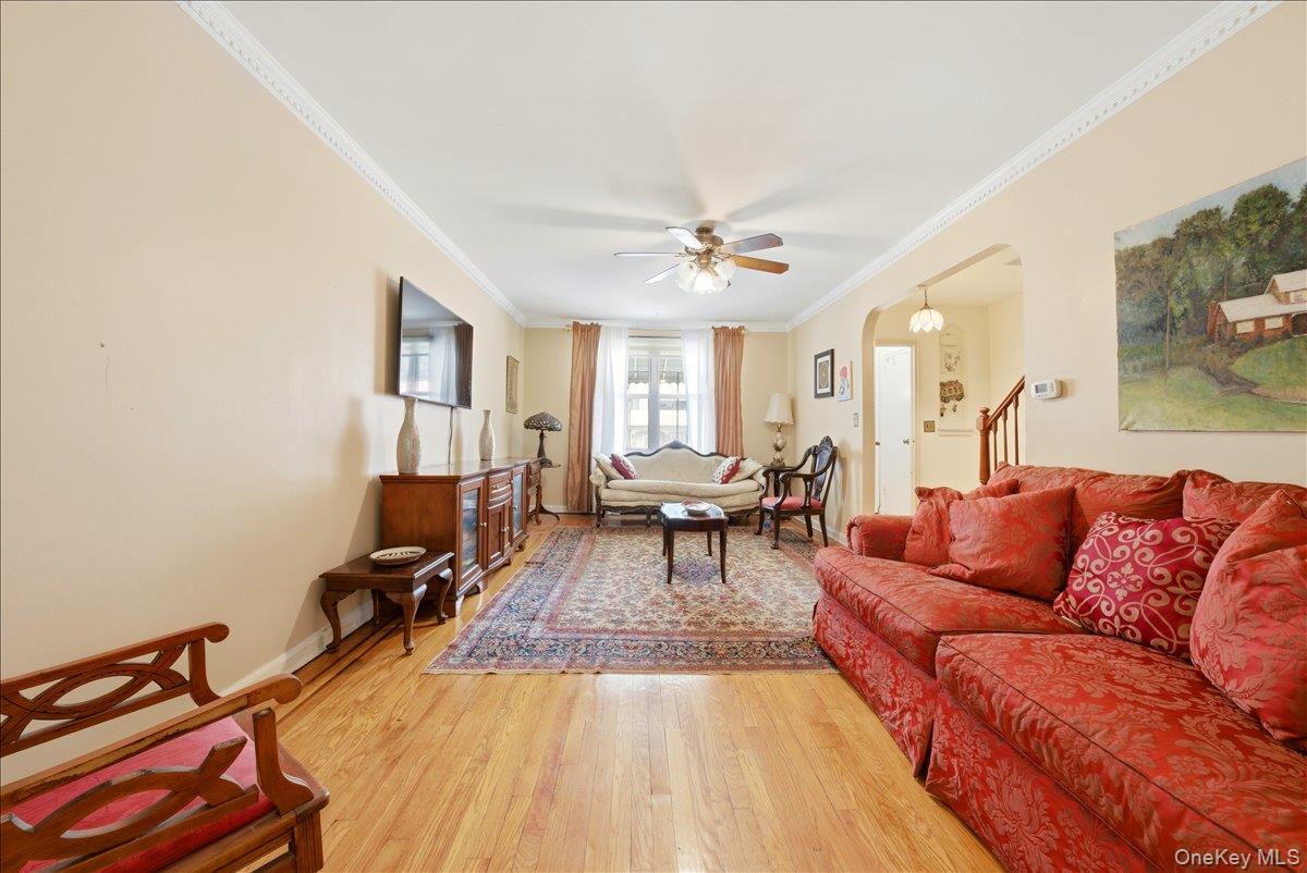 4425 Richardson Ave, Bronx, NY 10470 photo
