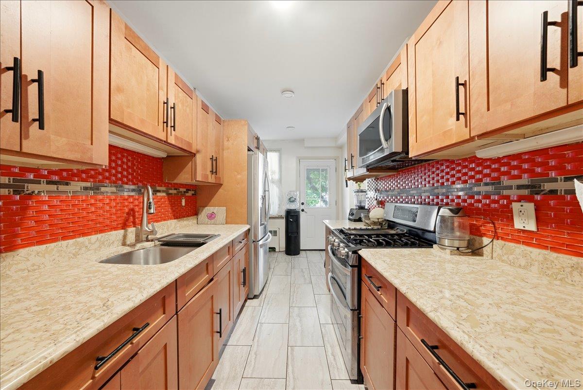 4425 Richardson Ave, Bronx, NY 10470 photo