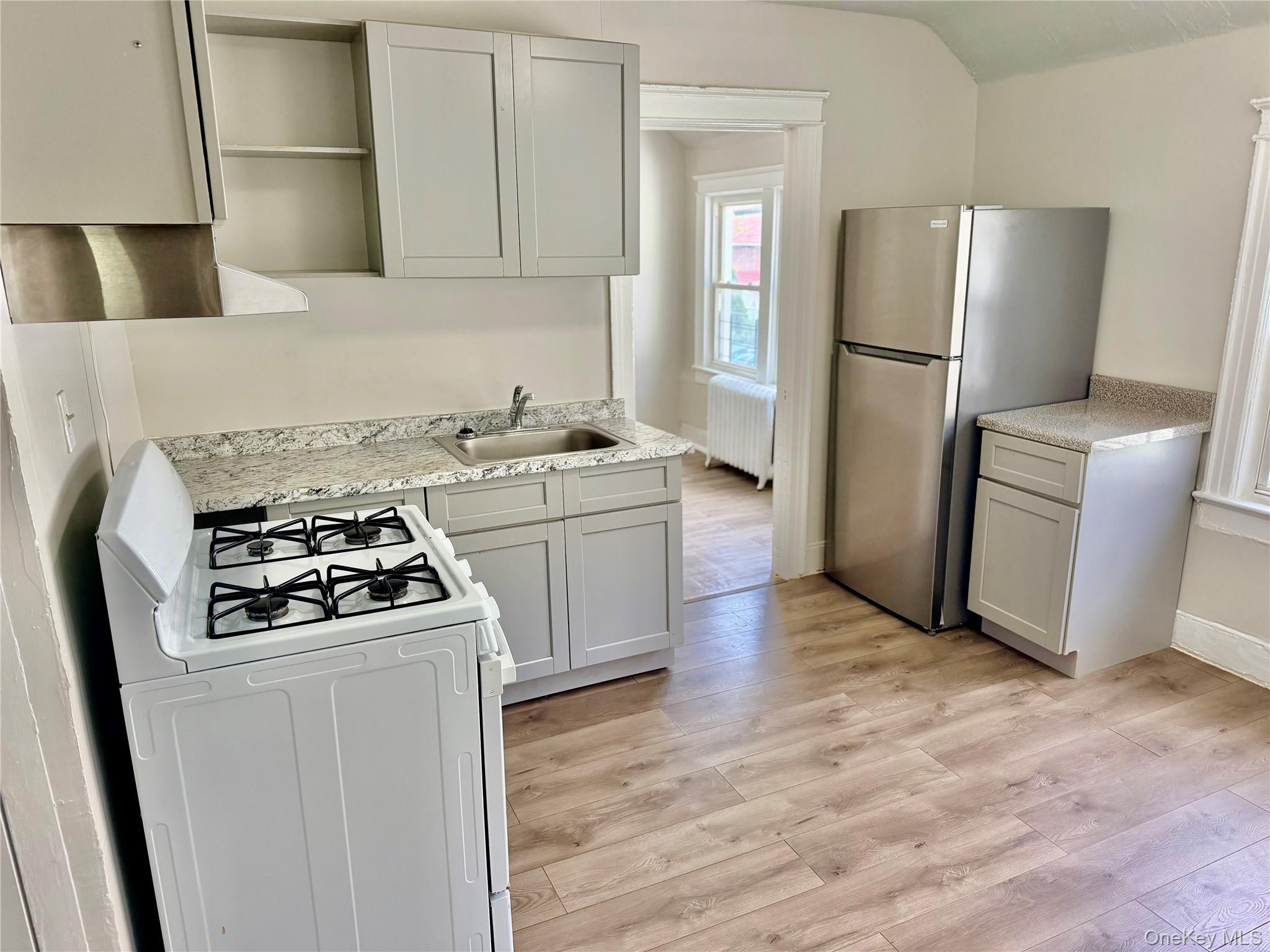324 Underhill Ave, Bronx, NY 10473 photo