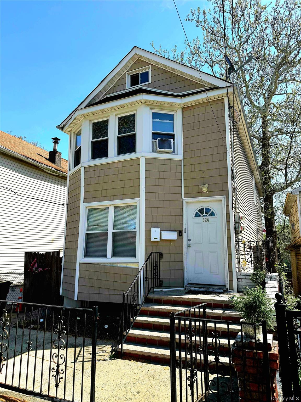 324 Underhill Ave, Bronx, NY 10473 photo