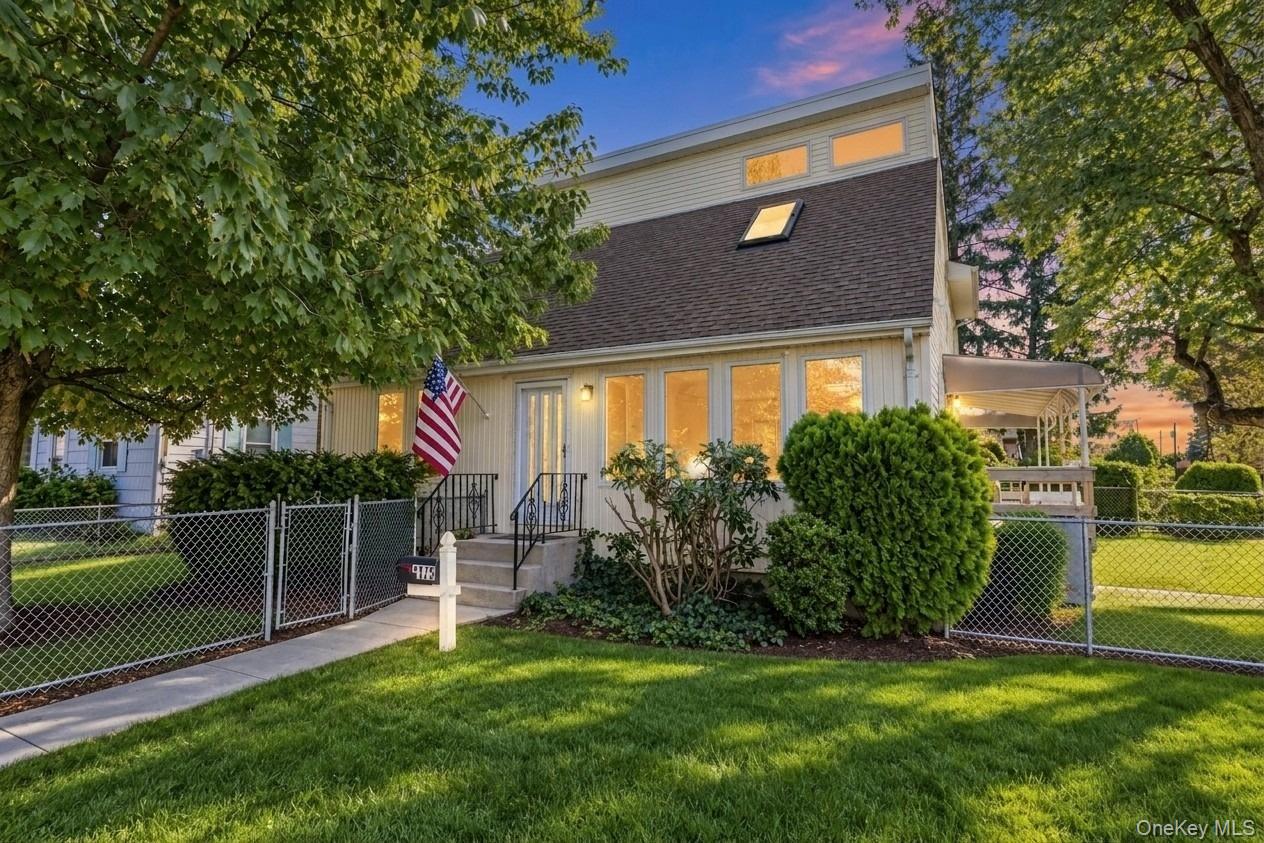 2176 6th St, East Meadow, NY 11554