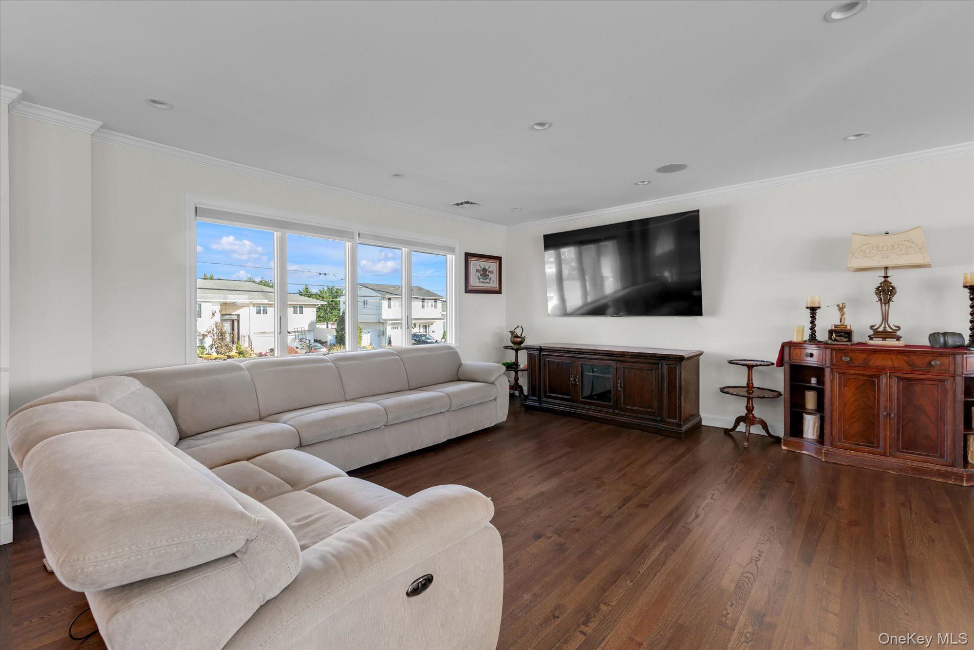 19 Anchor Dr, Massapequa, NY 11758 photo