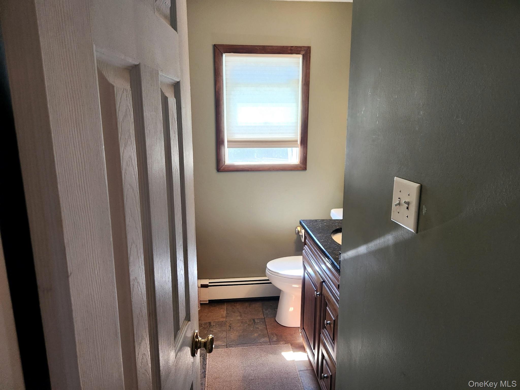 956 N Hamilton Ave, Lindenhurst, NY 11757 photo