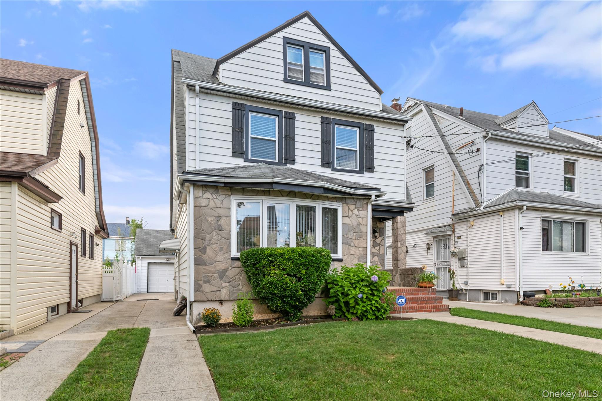 89 72 216th St, Queens Village, NY 11427