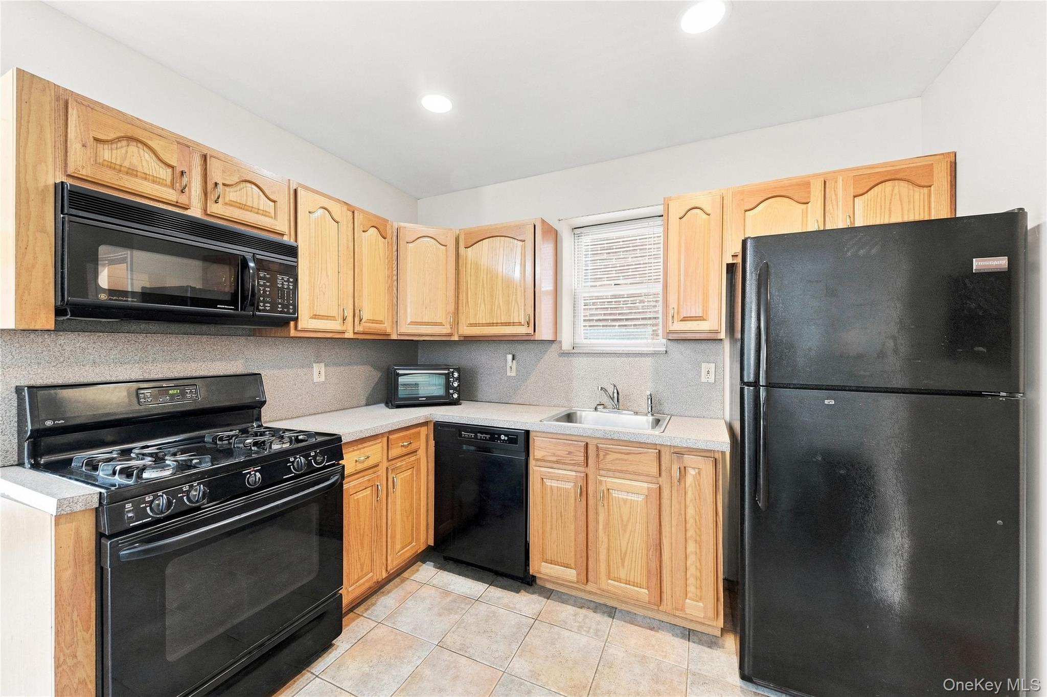 1563 Haight Ave, Bronx, NY 10461 photo