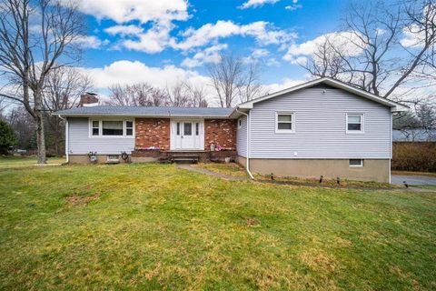 Single Family Residence in Airmont NY 20 Provost Drive.jpg