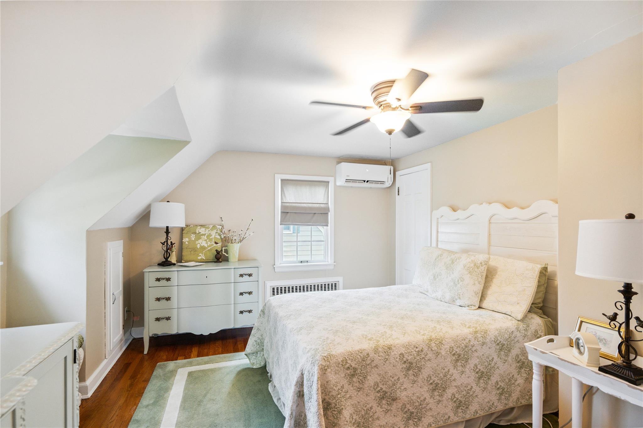 Single Family Residence in Wantagh NY 3160 Birch Place 24.jpg