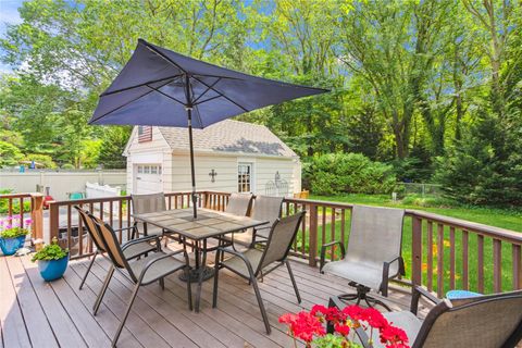 Single Family Residence in Wantagh NY 3160 Birch Place 29.jpg