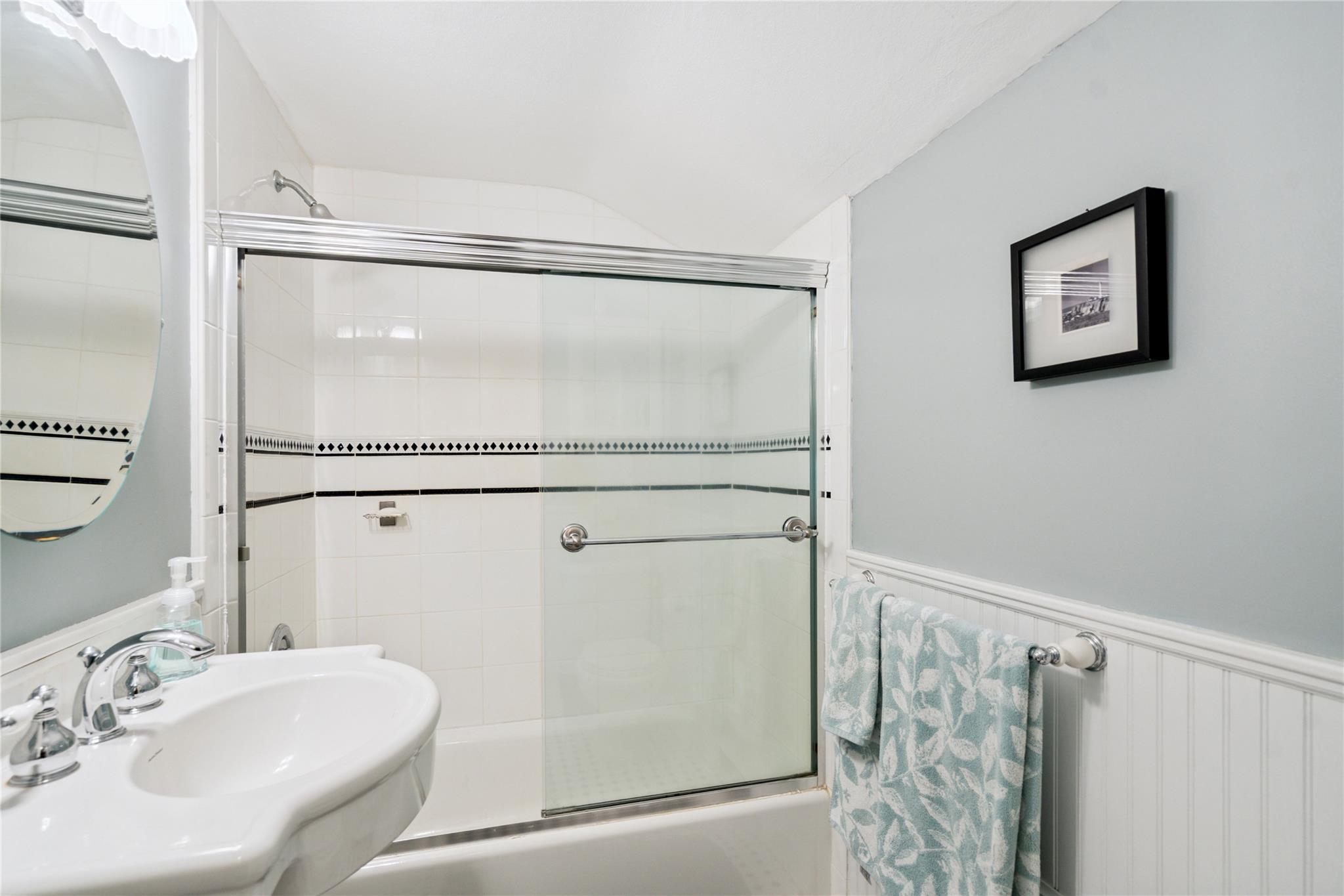 Single Family Residence in Wantagh NY 3160 Birch Place 23.jpg