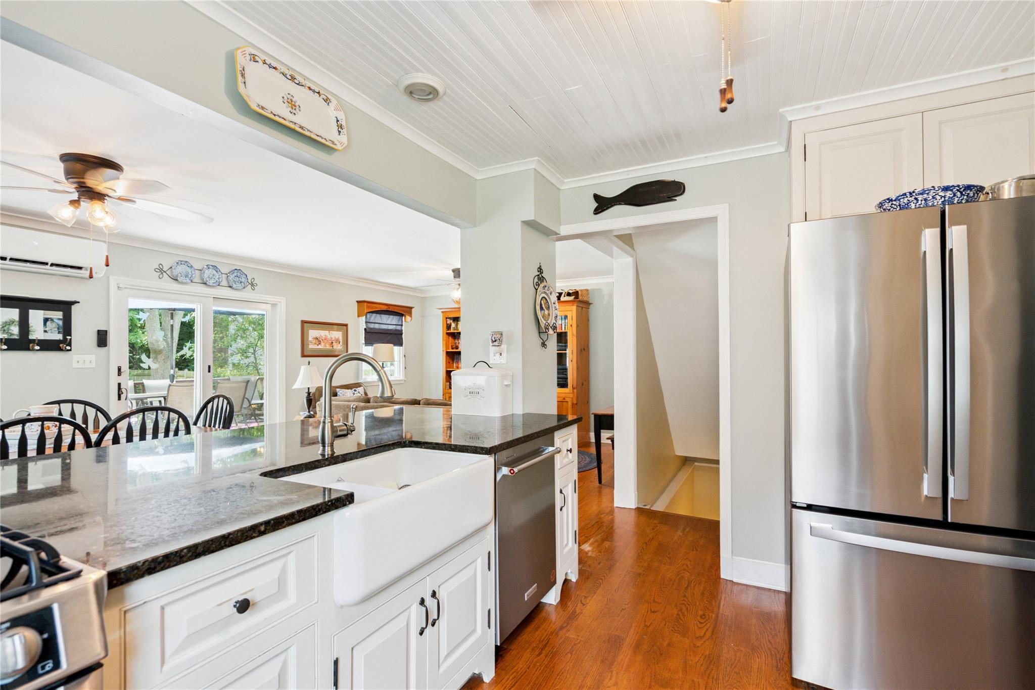 Single Family Residence in Wantagh NY 3160 Birch Place 9.jpg