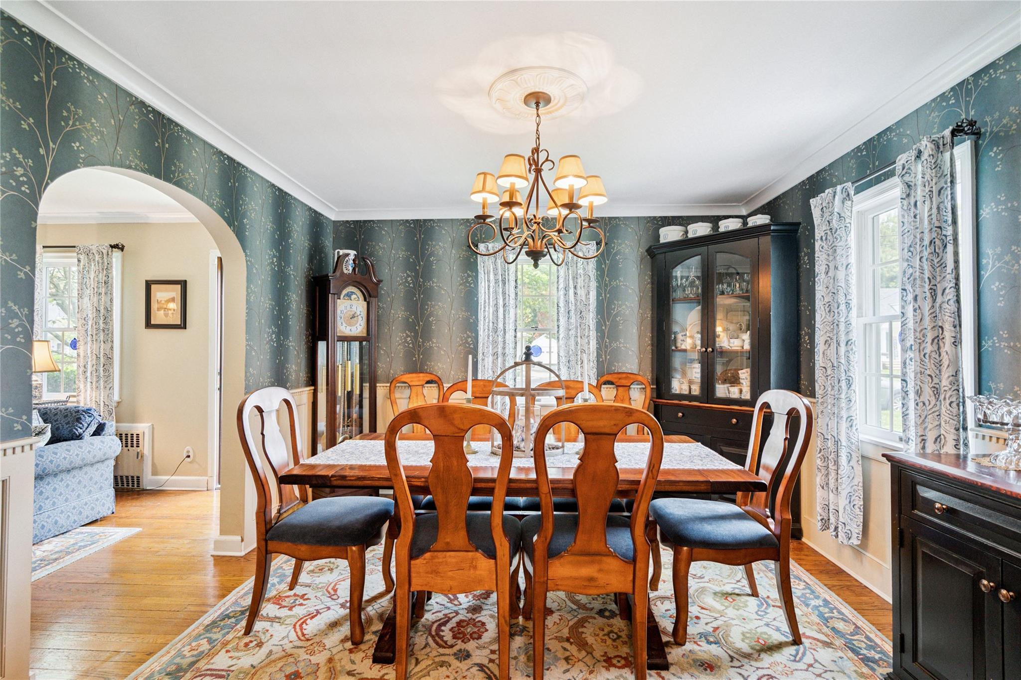 Single Family Residence in Wantagh NY 3160 Birch Place 6.jpg