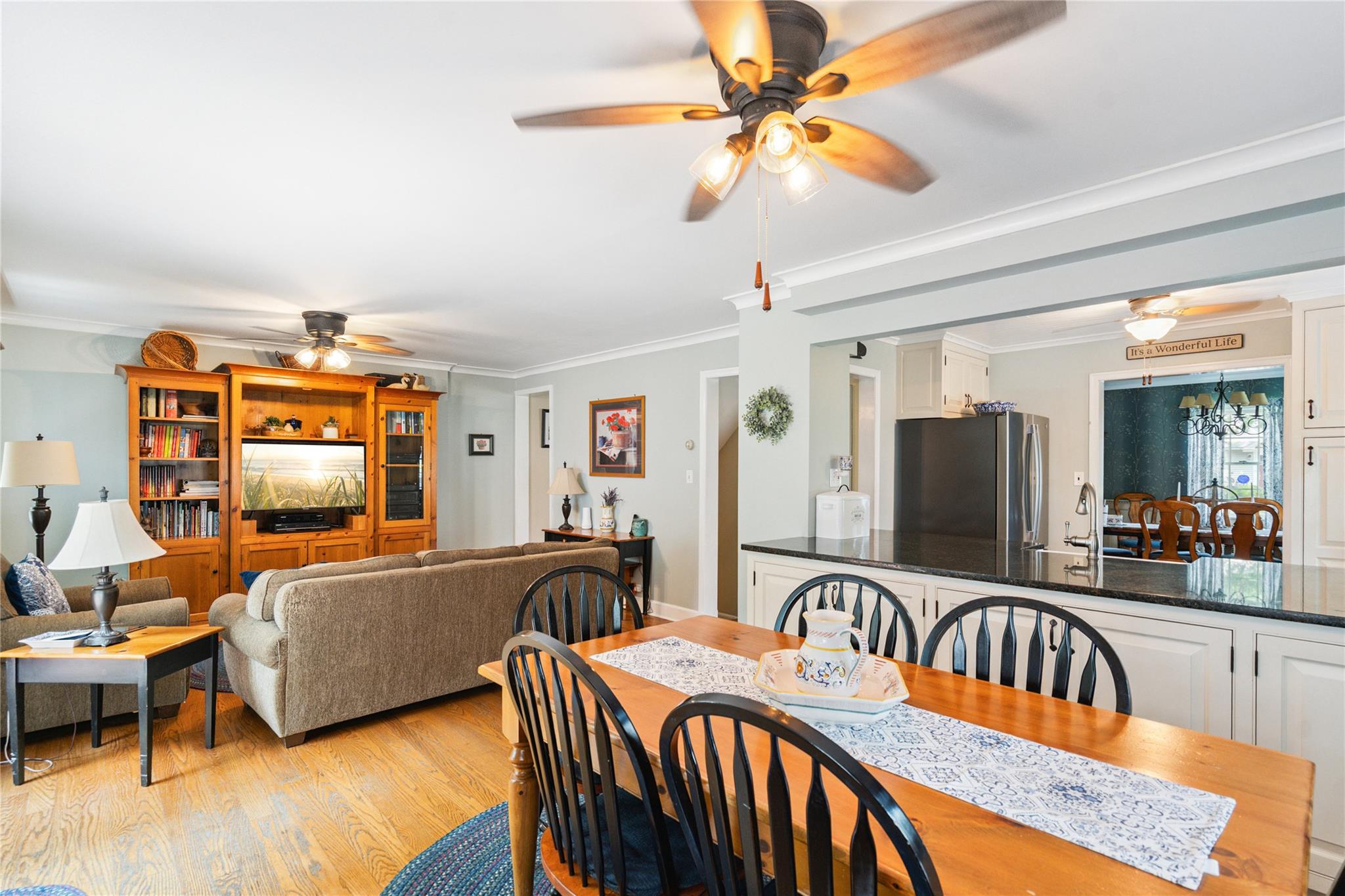 Single Family Residence in Wantagh NY 3160 Birch Place 14.jpg